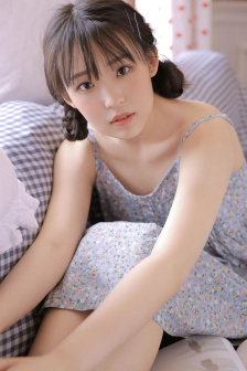 不扣钮的女孩李丽珍